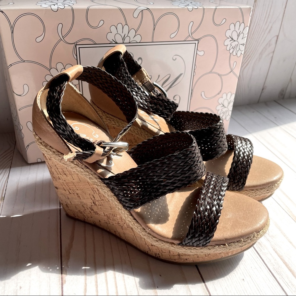 New with Box Size 7 Fun Brown ENVY Wedge Heals